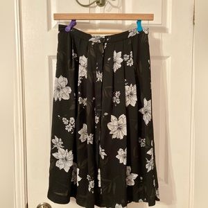 Banana Republic black and white, floral pleated midi skirt